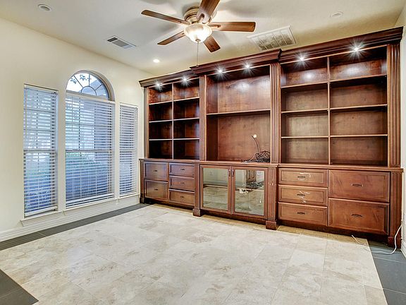 4th image of 2402 Deercreek Cir