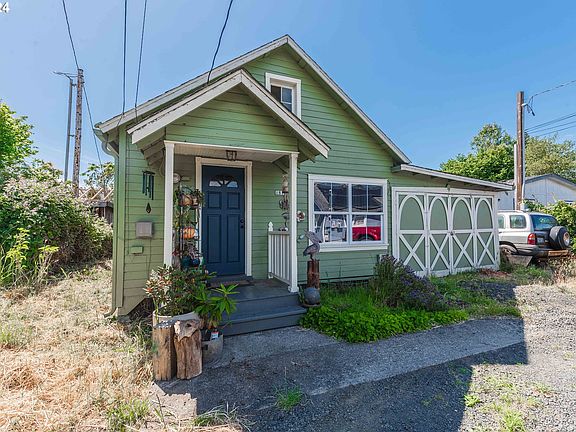3rd image of 187 E 8th Pl