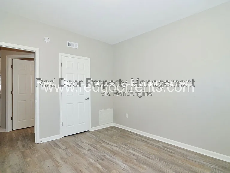1337 E Market St #9 — Photo 15
