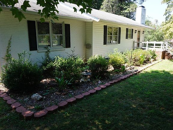 3rd image of 1407 Brookville Ln