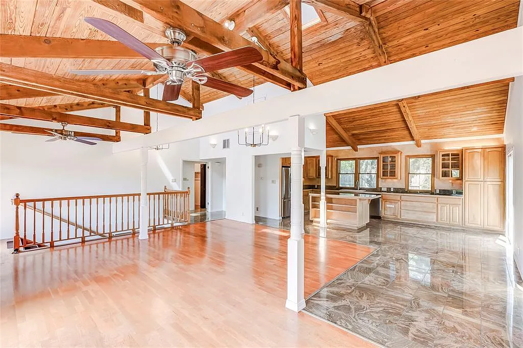 3 bed, 2.5 bath, 2448 sqft, $4,275 — Photo 3