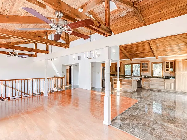 208 Westhaven Dr — Photo 3
