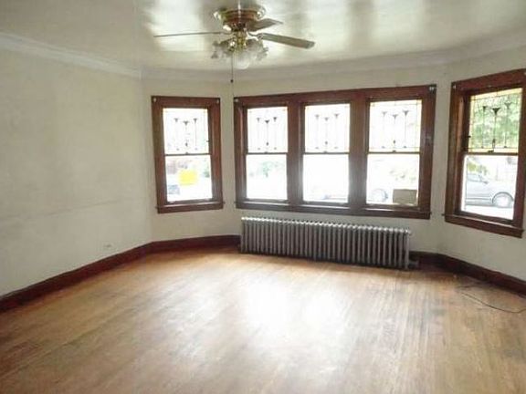 4th image of 5041 W Wrightwood Ave
