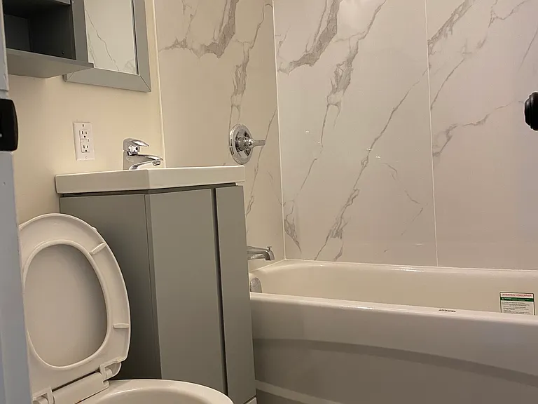 275 Nassau St N #2 — Photo 10