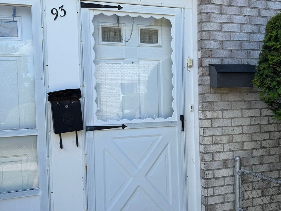 1st image of 93A Karen Court