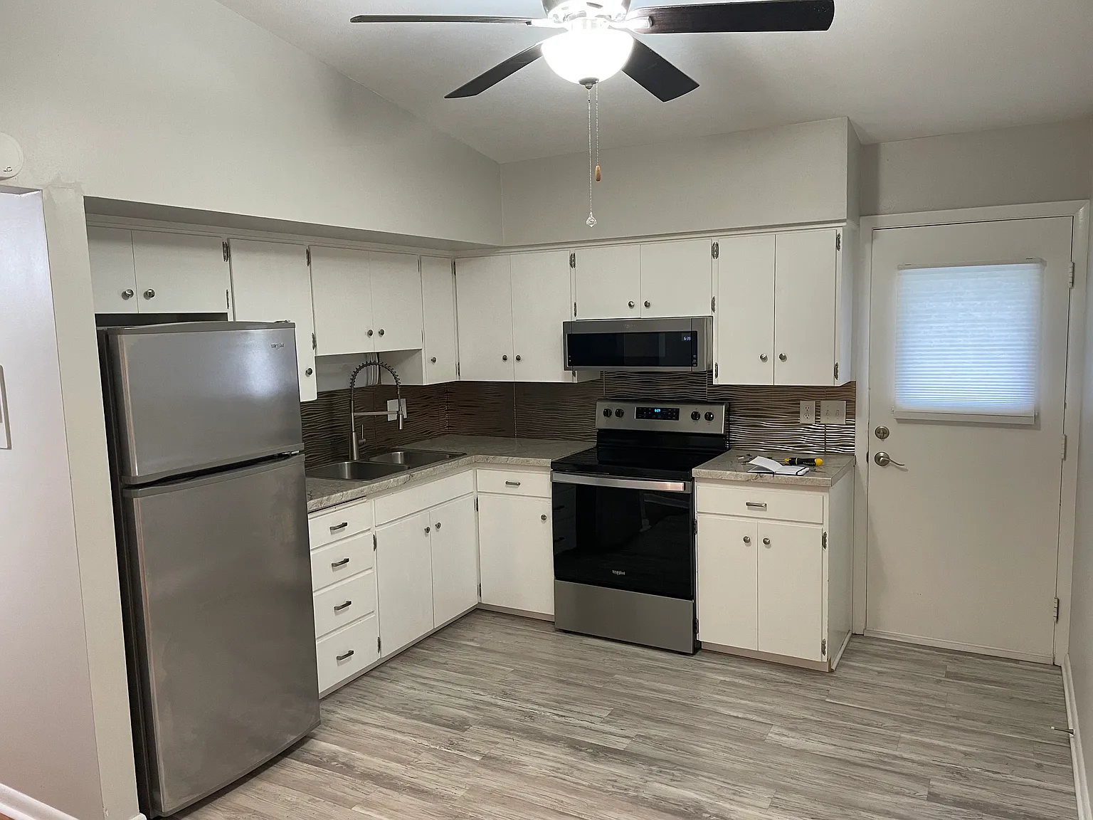 2 bed, 1100 sqft, $1,300 — Photo 2