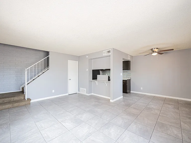 5414 W Lynwood St — Photo 4