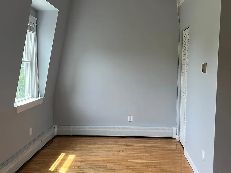 762 E Broadway #4 — Photo 8
