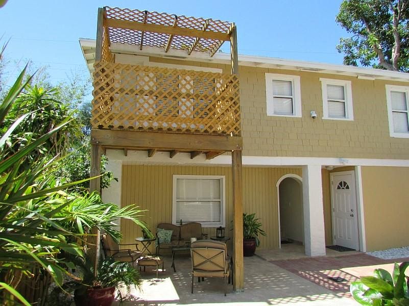 1st image of 824 McIntosh St #4