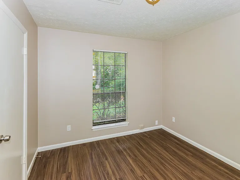 8912 Saddlewood Dr — Photo 14