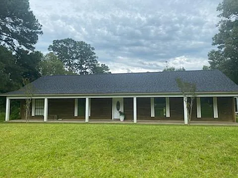 3 bed, 2.5 bath, 2646 sqft, $3,200 — Photo 2