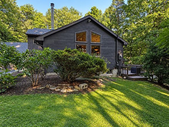 5th image of 304 Shady Knoll Rd