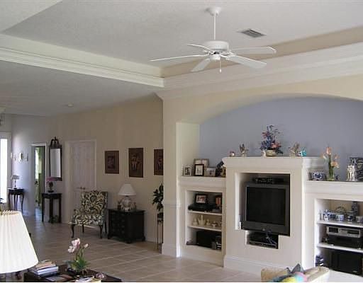 3rd image of 9105 Willowbrook Dr