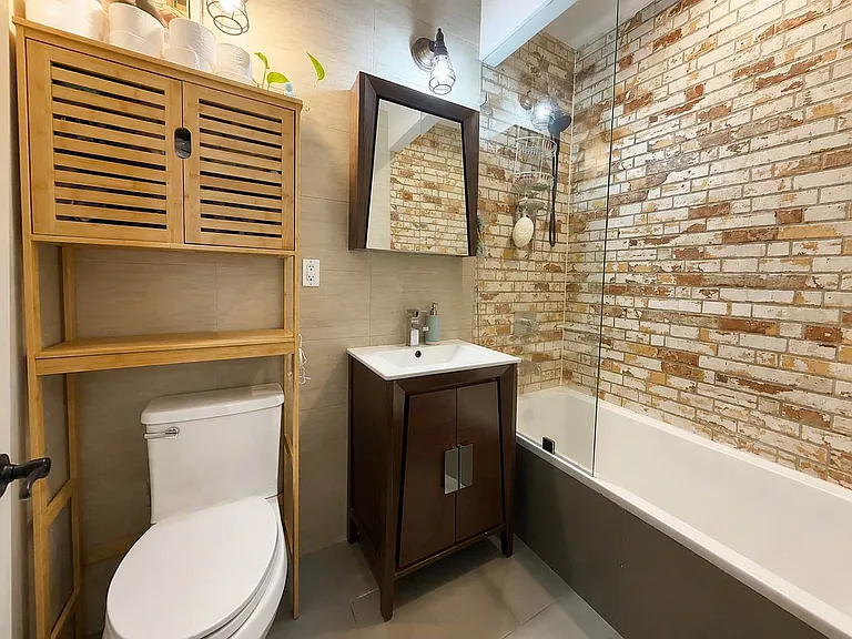 27 Woodbine St #2B — Photo 6