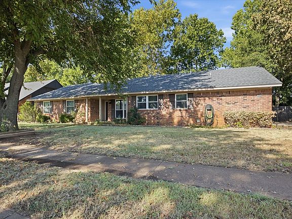 4th image of 1024 N Forest Pl