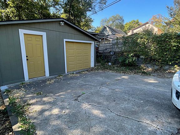3rd image of 2200 Kensington Ave