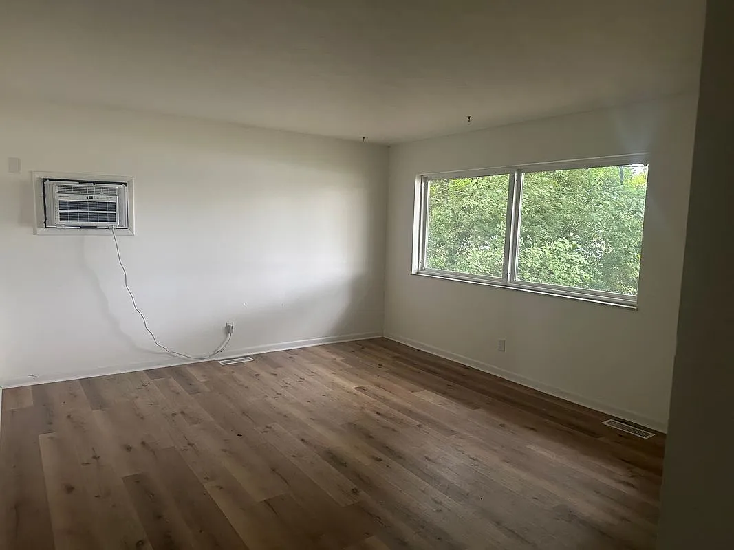 2 bed, 1.0 bath, 837 sqft, $950 — Photo 4