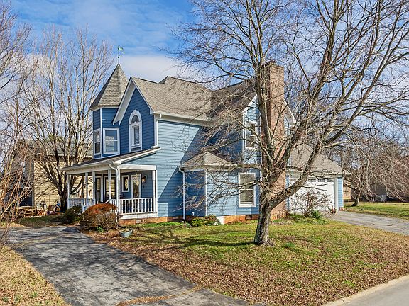 3rd image of 1442 Carowinds Cir
