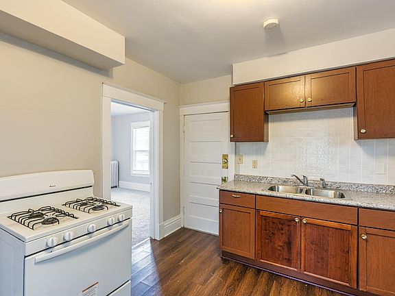 2nd image of 118 Litchfield St