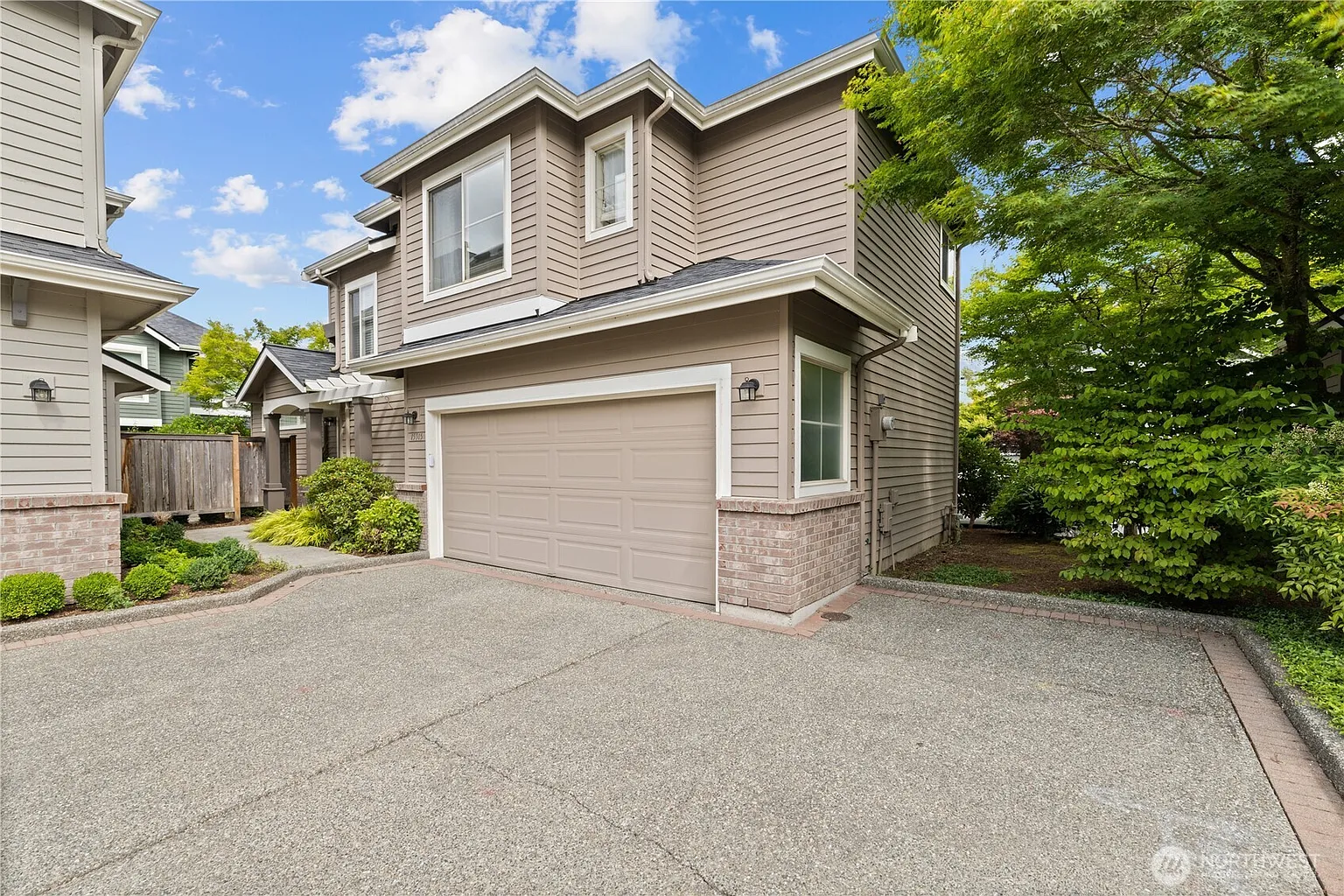 15915 NE 95th Way #15 photo 1
