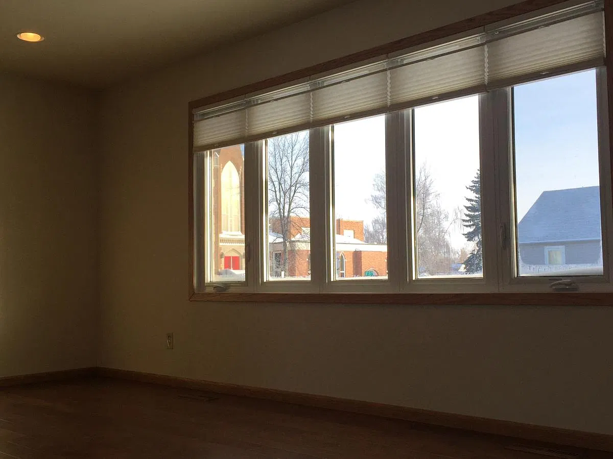 4 bed, 2.5 bath, 2700 sqft, $1,495 — Photo 4