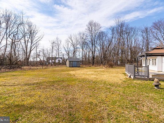 4th image of 4022 Township Line Rd
