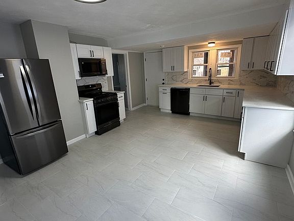 2nd image of 177 Hart St APT 2