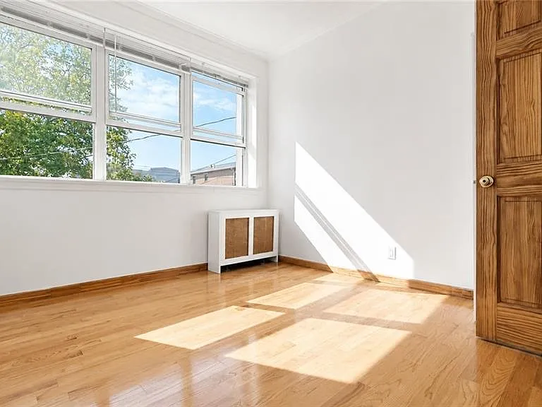 36 Bay 35th St — Photo 3
