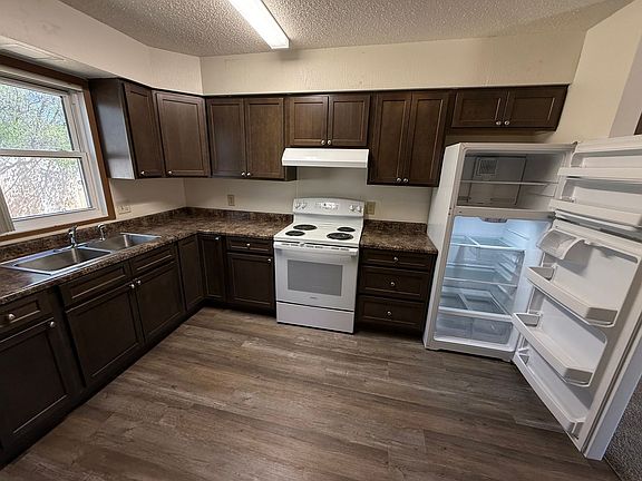 5th image of 379 9th Ave E #1
