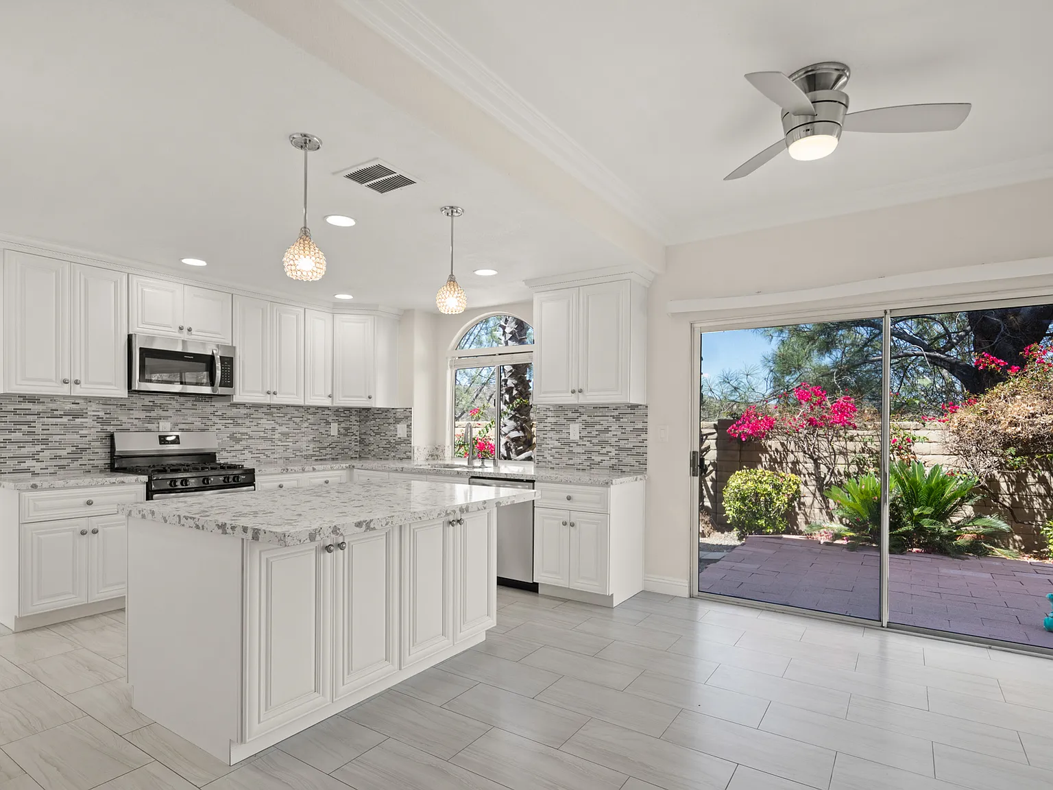 4 bed, 2657 sqft, $5,150 — Photo 4