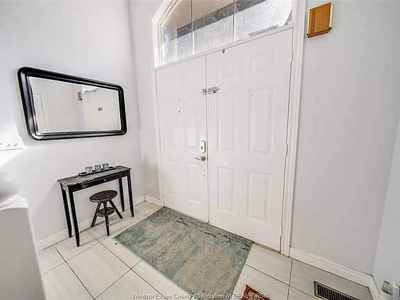 4th image of 1559 Chateau Ave