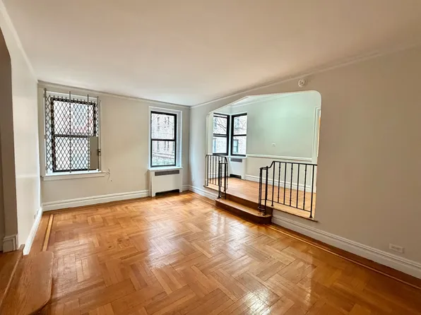 567 Fort Washington Avenue image 1 of 11