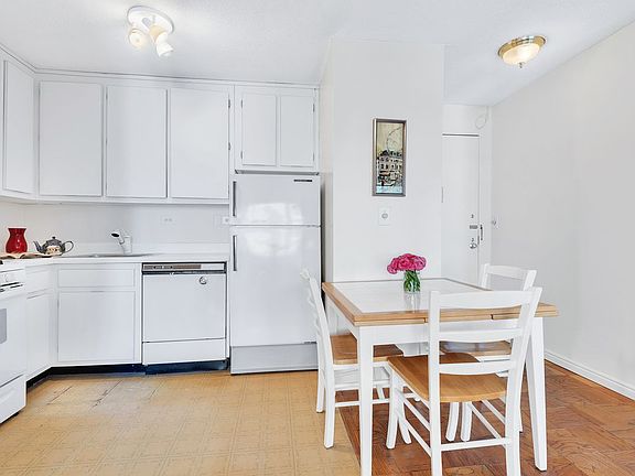 2nd image of 130 W 67th St APT 19A