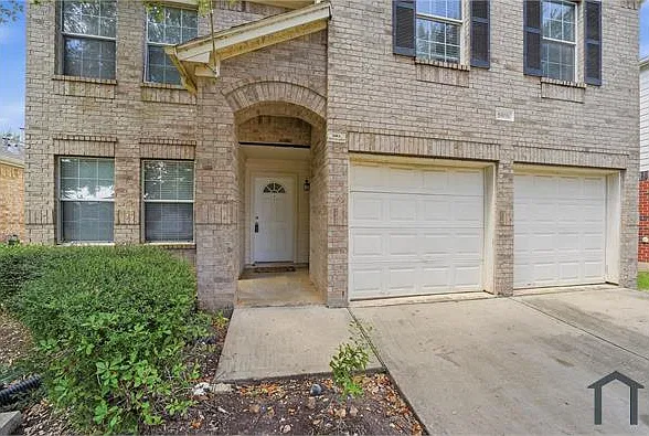 3 bed, 2352 sqft, $2,399 — Photo 1