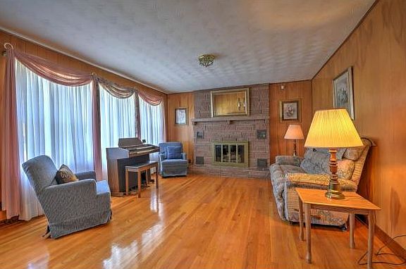 2nd image of 2022 E Unaka Ave