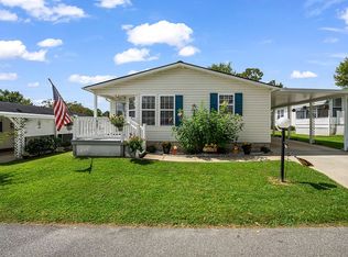 302 Happy Ln, Hendersonville, NC 28792
