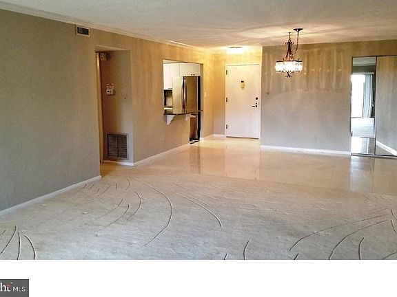 5th image of 21122 Valley Forge Cir #1122