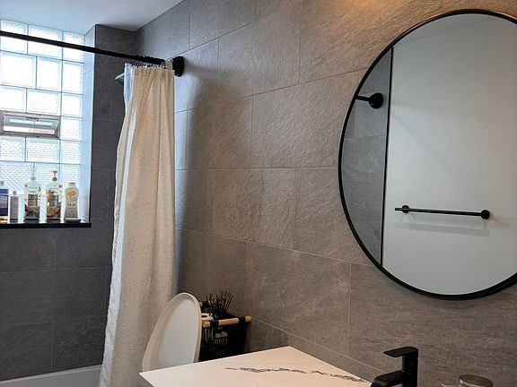 5th image of 2501 S Lawndale Ave #1R