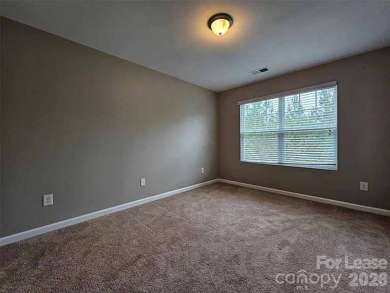 3233 Yarmouth Ln — Photo 14