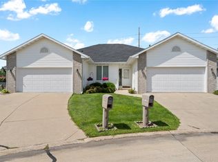 714 Crystal Dr NE, Cedar Rapids, IA 52402