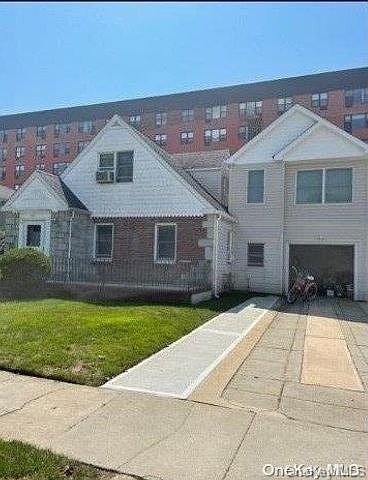 1st image of 326 E Penn St