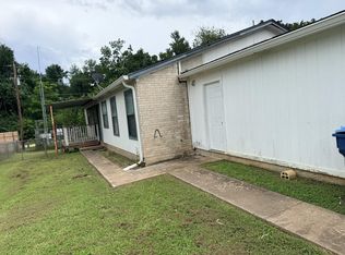 817 Lloyd Ln APT A, Elgin, TX 78621