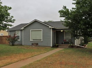 911 Travis St, Plainview, TX 79072