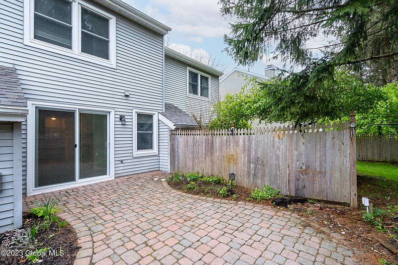 4th image of 15 Raleigh Drive