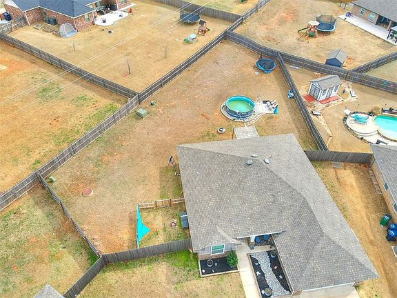 2nd image of 9700 Ashford Dr