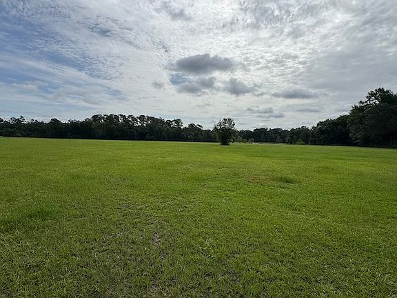 3rd image of 3501 Oak Tree Ln
