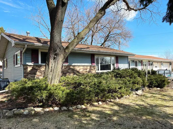 W10892 Blackhawk Trl, Fox Lake, WI 53933