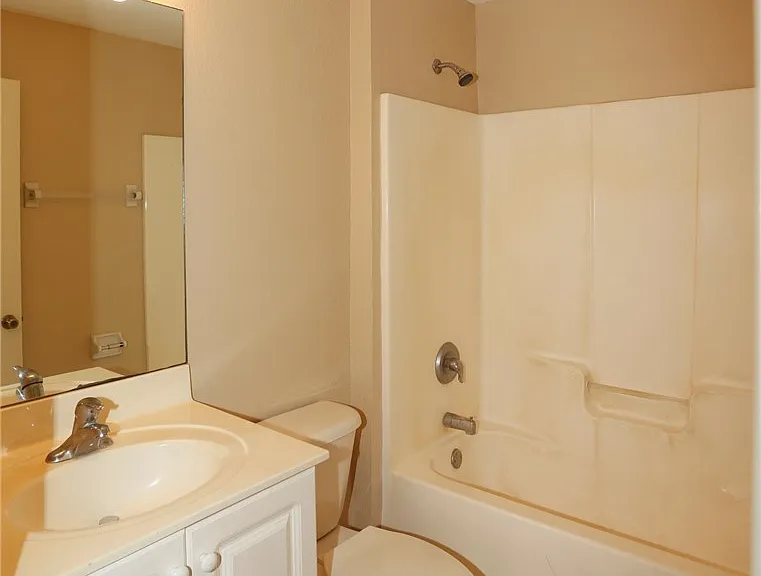 4754 Leonard Blvd S — Photo 17