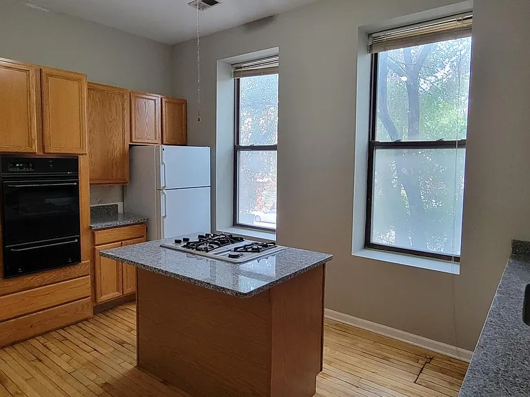 1402 W Superior St #2F — Photo 7