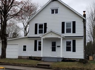 6 Oak St, Corinth, NY 12822